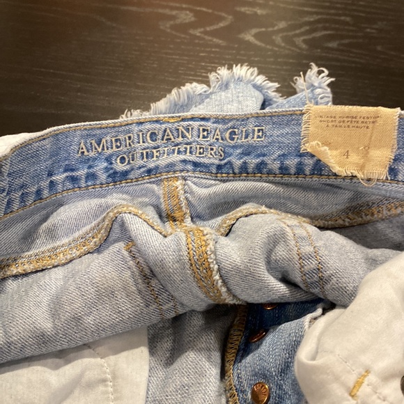 American Eagle Vintage Painted Distressed Denim Shorts; button fly; size 4 - Picture 9 of 11